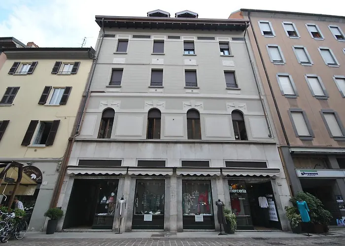 Via Carcano 13 קומו