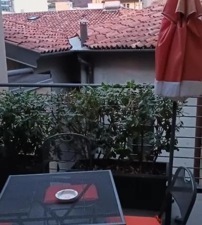 科莫卡尔卡诺13号公寓 *