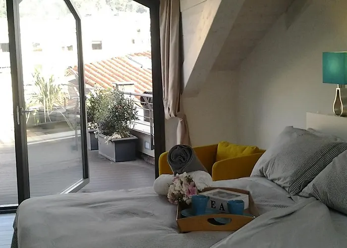 Via Carcano 13 * Όπως