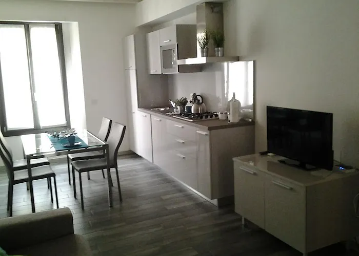 Via Carcano 13 קומו