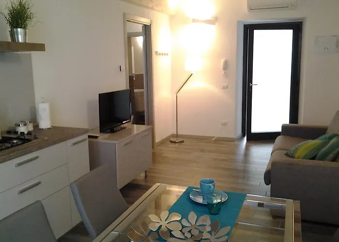 Via Carcano 13 קומו