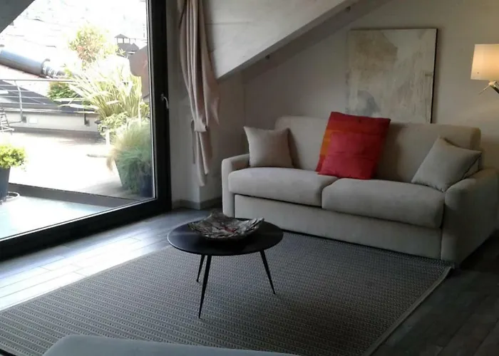 Via Carcano 13 * קומו