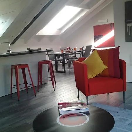 Via Carcano 13 * Côme